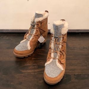 NIB Sorel waterproof suede wedge booties